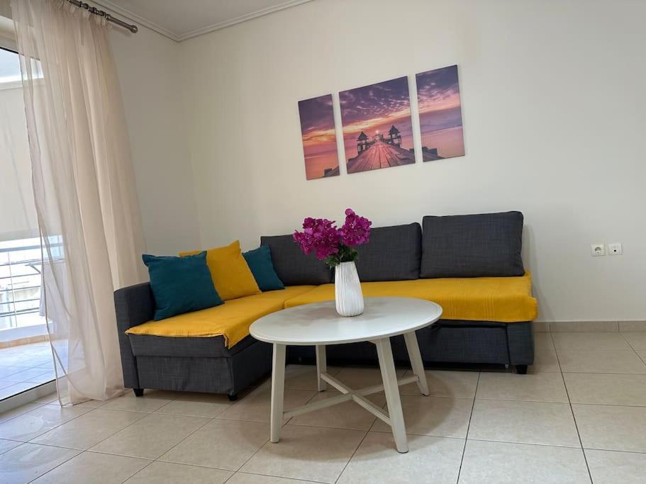 Riviera Beach, Seaside Spacious Apt. Анависос Екстериор снимка