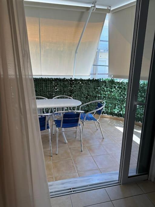 Riviera Beach, Seaside Spacious Apt. Анависос Екстериор снимка