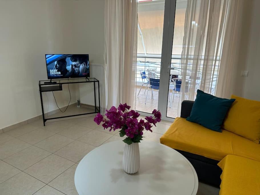 Riviera Beach, Seaside Spacious Apt. Анависос Екстериор снимка